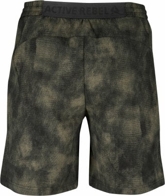 Rückansicht einer Herren-Shorts mit Camouflage-Muster und Logo. Rückansicht einer Herren-Shorts mit Camouflage-Muster und Logo.