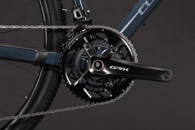 Detail der GRX Kurbelgarnitur mit Kette am Fahrrad. Detail der GRX Kurbelgarnitur mit Kette am Fahrrad.