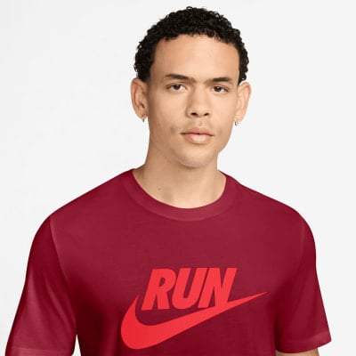 Nike Swoosh Laufshirt Nike Swoosh Laufshirt