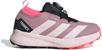 Damen-Laufschuh von Adidas Terrex in Rosa mit Climaproof-Technologie.