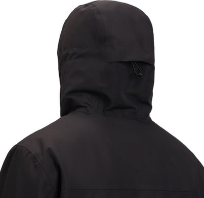 Rückansicht einer schwarzen Kapuzenjacke mit Kordelzug. Rückansicht einer schwarzen Kapuzenjacke mit Kordelzug.