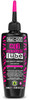 Schwarze Flasche mit rosa Verschluss und Aufschrift Muc-Off All Weather Lube.