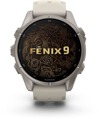 Eine Garmin Fenix 9 Smartwatch mit beigem Armband und Zifferblatt mit topografischer Karte. Eine Garmin Fenix 9 Smartwatch mit beigem Armband und Zifferblatt mit topografischer Karte.