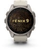 Eine Garmin Fenix 9 Smartwatch mit beigem Armband und Zifferblatt mit topografischer Karte.