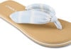 Brauner Flipflop mit blau-weiß gestreiftem Band mit Knoten.