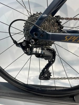 Eine hintere Fahrradschaltung mit Kassette und Kette. Eine hintere Fahrradschaltung mit Kassette und Kette.