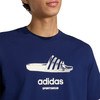 Dunkelblaues Adidas T-Shirt mit Flip-Flop-Print und Logo.