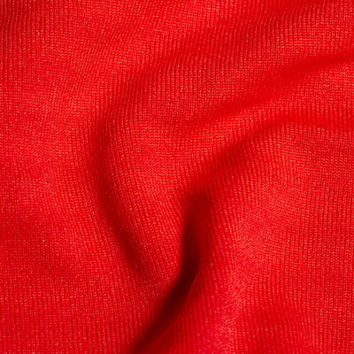 Roter Stoff mit feiner Rippung und sanften Falten. Roter Stoff mit feiner Rippung und sanften Falten.