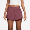 Nike Damen-Laufshorts in Dunkelrosa mit integrierten Shorts.