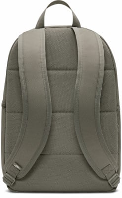 Die Rückseite eines grauen Rucksacks mit gepolsterten Schultergurten. Die Rückseite eines grauen Rucksacks mit gepolsterten Schultergurten.