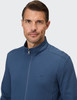 Mann in blauer Reißverschlussjacke mit Stehkragen, grau meliert.