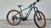 Grünes KTM E-Bike mit Federung und Geländereifen.