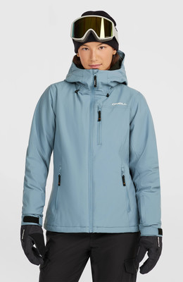 Damen-Skijacke in Blau mit Kapuze und Skibrille.