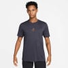 Herren-T-Shirt von Nike Court mit Logo auf der Brust.