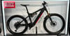 Schwarzes E-Bike mit rotem Streifen und der Aufschrift 301 am Rahmen.