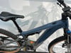 Detail eines Focus Jam Mountain E-Bikes mit Federung und Akku.