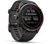 Eine Garmin Smartwatch mit schwarzem Armband und einem Zifferblatt, das Aktivitäten anzeigt.