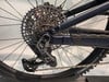 Eine SRAM GX Eagle Schaltwerk an einem Mountainbike.
