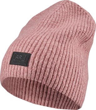 Eine rosa Strickmütze mit schwarzem Patch und AR-Logo.