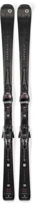 Schwarze Skier mit rosa Details und schwarzen Bindungen auf weißem Hintergrund. Schwarze Skier mit rosa Details und schwarzen Bindungen auf weißem Hintergrund.