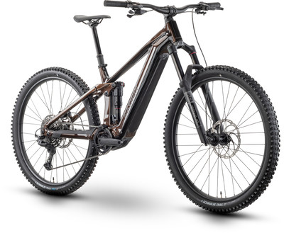 Braunes Fullsuspension-E-Bike mit schwarzen Details und breiten Reifen. Braunes Fullsuspension-E-Bike mit schwarzen Details und breiten Reifen.