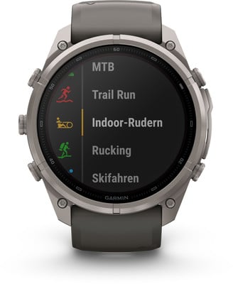 Die Uhr zeigt ein Menü mit Aktivitäten wie MTB, Trail Run und Skifahren.
