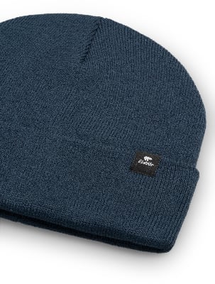 Dunkelblaue Strickmütze mit schwarzem Logo-Patch. Dunkelblaue Strickmütze mit schwarzem Logo-Patch.