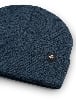 Dunkelblaue Strickmütze mit schwarzem Logo-Patch.