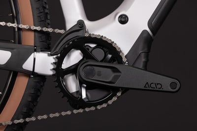 Detail eines E-Bikes mit Kette und ACID-Kurbeln. Detail eines E-Bikes mit Kette und ACID-Kurbeln.