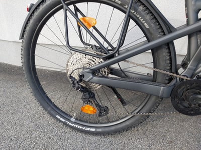 Hinterrad mit Schaltwerk, Kassette und Schutzblech am Fahrrad. Hinterrad mit Schaltwerk, Kassette und Schutzblech am Fahrrad.
