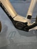 Rahmendetail eines E-Bikes mit Panasonic-Motor und Markenlogo.