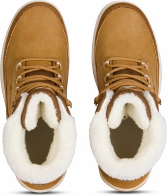 Braune Winterstiefel mit Fell und Schnürsenkeln von oben. Braune Winterstiefel mit Fell und Schnürsenkeln von oben.