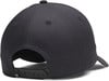 Schwarze Kappe mit verstellbarem Riemen und Under Armour Logo.
