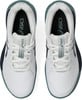 Ein Paar weiße Asics Tennisschuhe mit dunkelblauen und grünen Details.