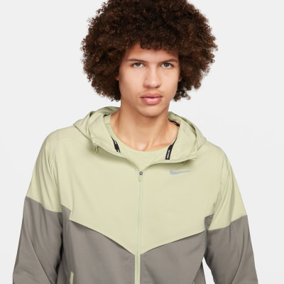 Nike Windrunner Windjacke mit Kapuze
