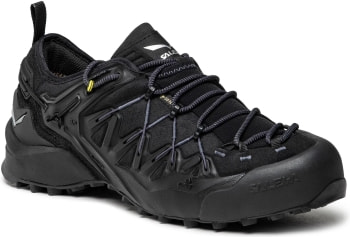 Černé turistické boty Salewa s prodyšnou membránou Gore-Tex a robustní podrážkou.