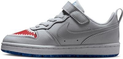 Šedé detské tenisky Nike so žraločími zubami na špičke. Šedé detské tenisky Nike so žraločími zubami na špičke.
