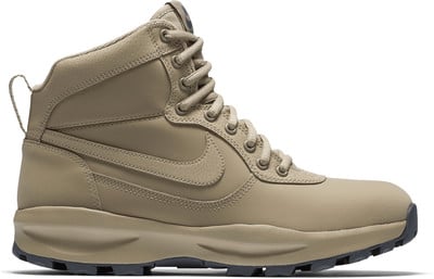 Beige Nike Knöchel-Stiefel mit markanter Sohle und Schnürsenkeln. Beige Nike Knöchel-Stiefel mit markanter Sohle und Schnürsenkeln.