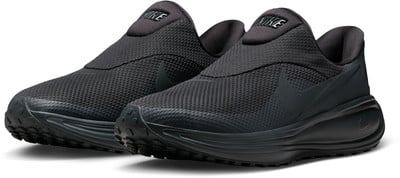 Černé tenisky Nike bez tkaniček s mřížkovaným svrškem a výraznou podrážkou.