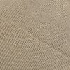 Detail eines beigen Strickstoffes mit feinem Muster