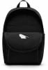Schwarzer Rucksack mit weißem Nike-Logo auf der Vordertasche.