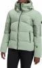 Damen Daunenjacke in Pastellgrün mit Stehkragen und Kapuze.