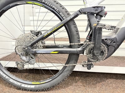 Detail des Hinterrads eines E-Mountainbikes mit Schaltwerk und Kassette. Detail des Hinterrads eines E-Mountainbikes mit Schaltwerk und Kassette.