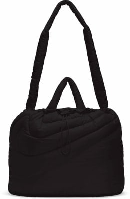 Schwarze gesteppte Tasche mit langen Henkeln und Kordelzug.