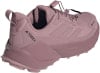 Rosa Adidas Terrex Wanderschuhe mit Gore-Tex Membran für Outdoor-Aktivitäten.