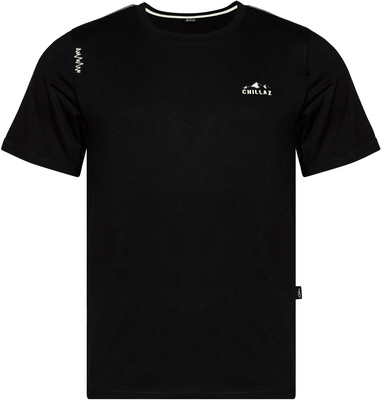 Schwarzes T-Shirt mit kurzen Ärmeln, Berg-Logo und Schriftzug CHILLAZ. Schwarzes T-Shirt mit kurzen Ärmeln, Berg-Logo und Schriftzug CHILLAZ.