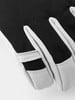 Detail eines Handschuhs mit schwarzem und weißem Leder und Nähten.