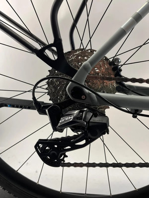Shimano GRX Schaltwerk am Fahrrad mit Kassette und Kette. Shimano GRX Schaltwerk am Fahrrad mit Kassette und Kette.