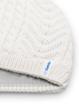 Weiße Strickmütze mit blauem Eistír-Logo und Fleece-Futter. Weiße Strickmütze mit blauem Eistír-Logo und Fleece-Futter.