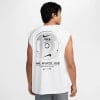 Weißes ärmelloses Shirt mit Gewichtscheiben-Aufdruck und Nike-Logo.